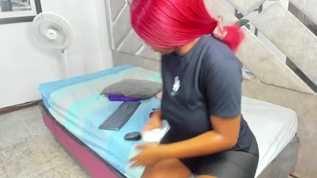 EvaxEmma online show from December 1, 1:03 pm