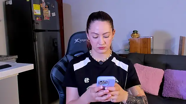 Amypond   online show from April 11, 7:28 pm