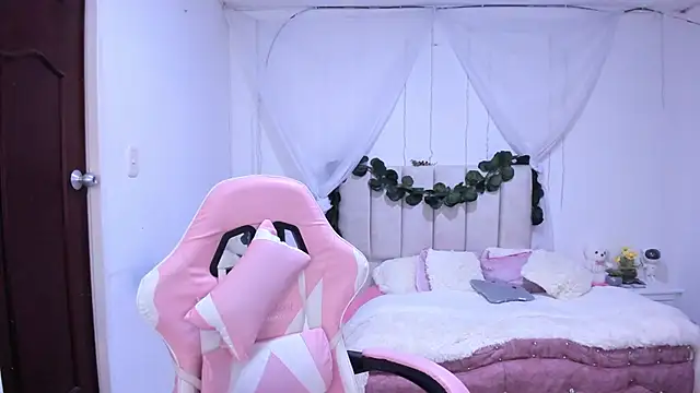 keiilaa online show from February 11, 7:48 pm