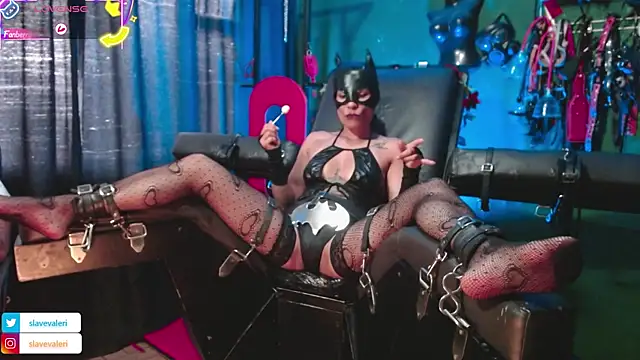 kenllyhot and valeriahell online show from October 31, 4:55 pm