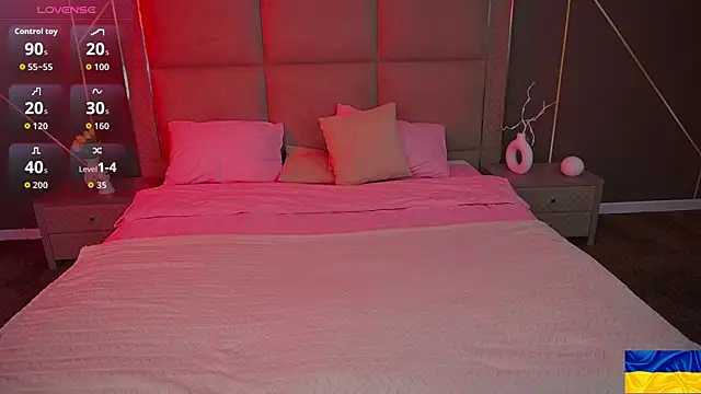 SusieWood online show from October 26, 8:48 pm