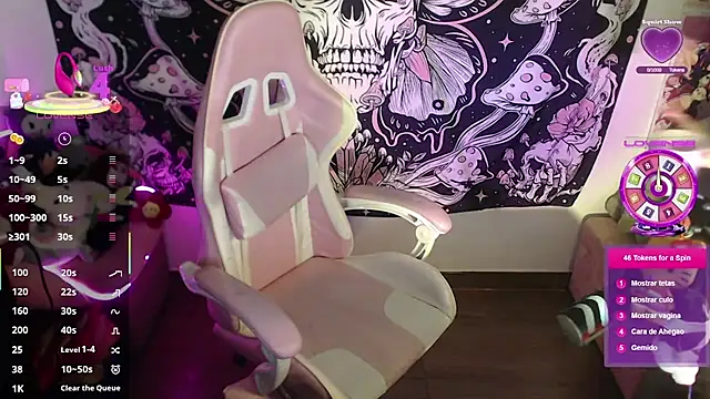 GamerCarrie online show from November 25, 8:05 am