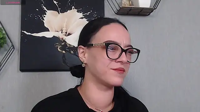 IzabelllNoir online show from April 8, 9:00 am