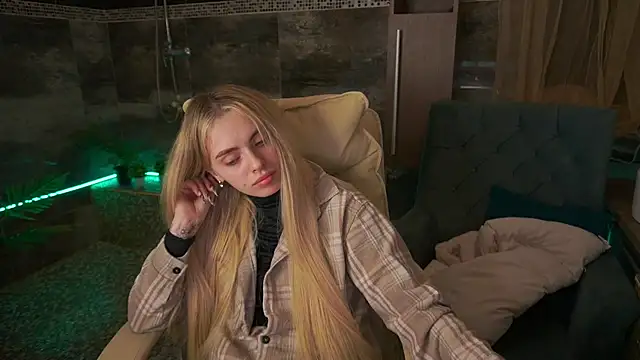 ChloeBrightt online show from November 20, 8:54 pm