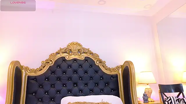 AdelinaVans online show from April 11, 11:25 am