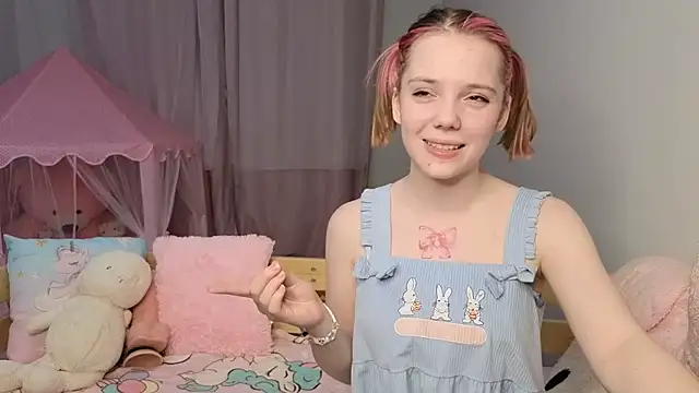 PrincessLittleKiki online show from April 16, 7:13 pm