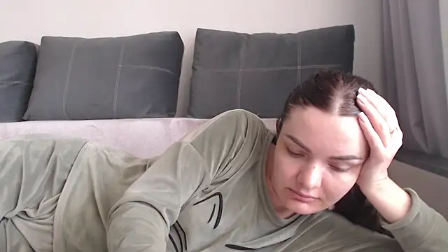  JustmeHere  online show from March 20, 9:25 am