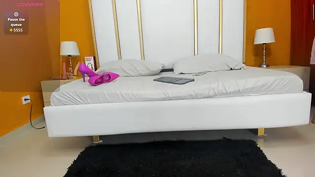 FOXYRIVER  online show from January 10, 11:59 am