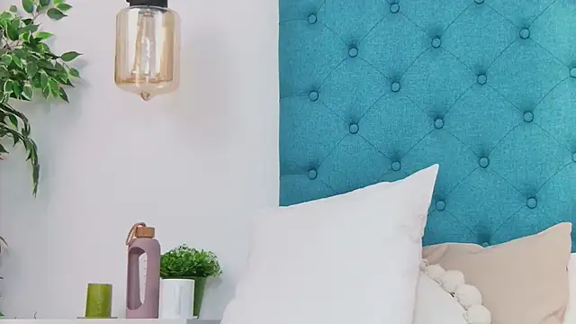 EmilyColle  online show from March 4, 8:26 pm