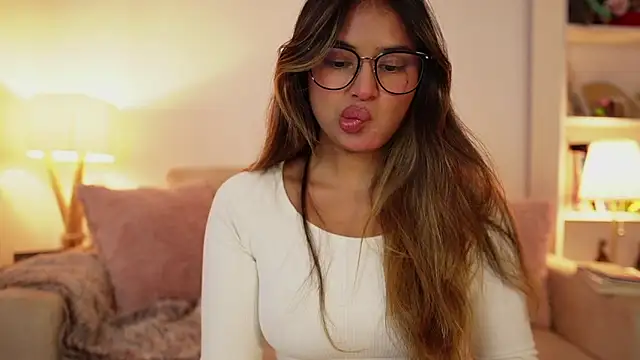 SaraParisi online show from February 18, 12:10 am