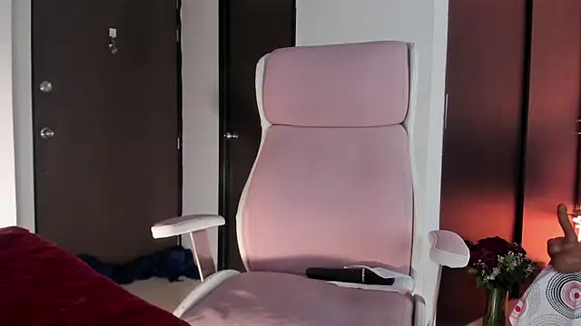 Carolinarossees online show from February 24, 11:47 pm