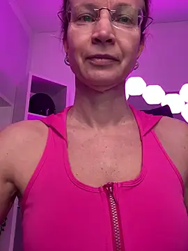 AnnikaRose online show from April 6, 7:20 am