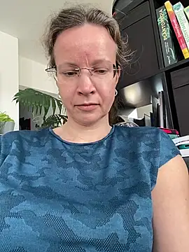 AnnikaRose online show from March 5, 8:21 am