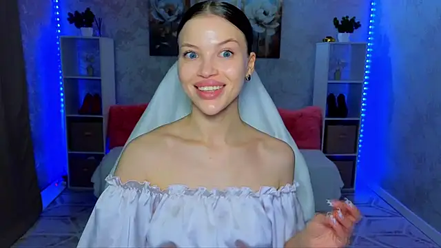 EmmyMills online show from April 3, 8:40 pm