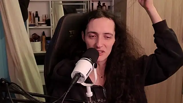 MemiKouki online show from February 12, 3:03 pm