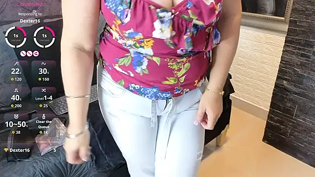 charlotte  G online show from February 5, 10:40 am