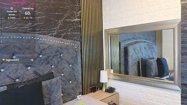 charlotte  G online show from February 4, 10:40 am