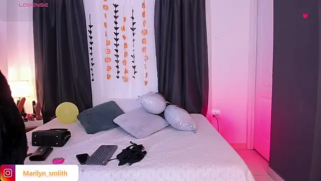 MarilynSmIith online show from October 10, 11:48 am