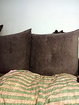 freaky belle online show from February 17, 8:02 am