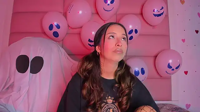 little-Emma online show from October 13, 3:20 am