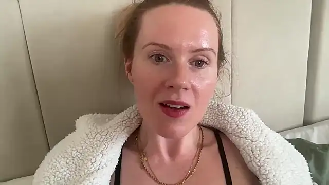 redheadrosie69 online show from September 25, 12:04 pm