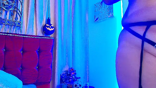 miss-leyla online show from October 31, 4:11 pm