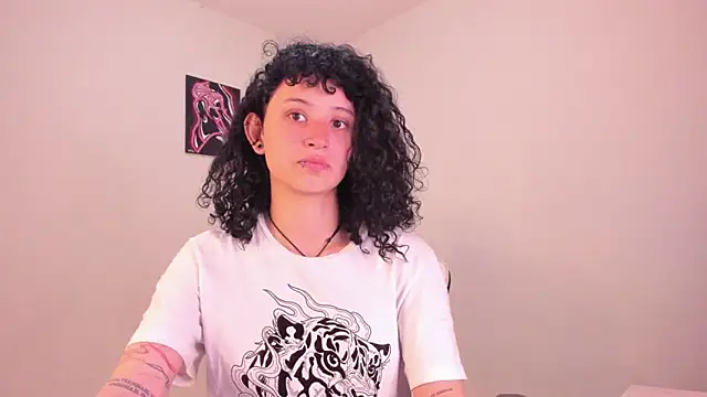 valentina 27 online show from December 5, 1:05 am