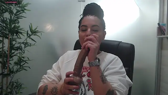 BustyAllyy online show from October 5, 4:23 pm