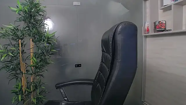 BustyAllyy online show from February 5, 7:17 pm