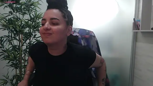 BustyAllyy online show from September 29, 3:28 pm