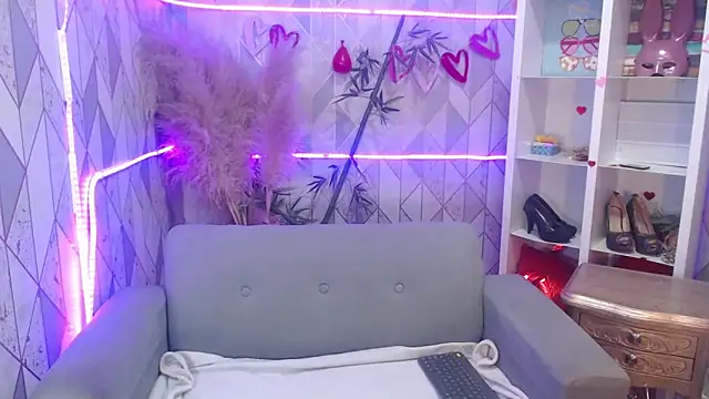 charlottemoonxz online show from September 17, 6:50 pm