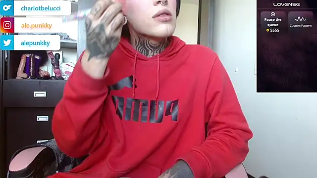 charlotbelucci  online show from November 19, 7:58 pm