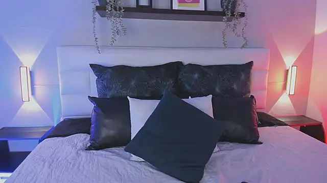 sofi bakerr online show from February 5, 11:46 am