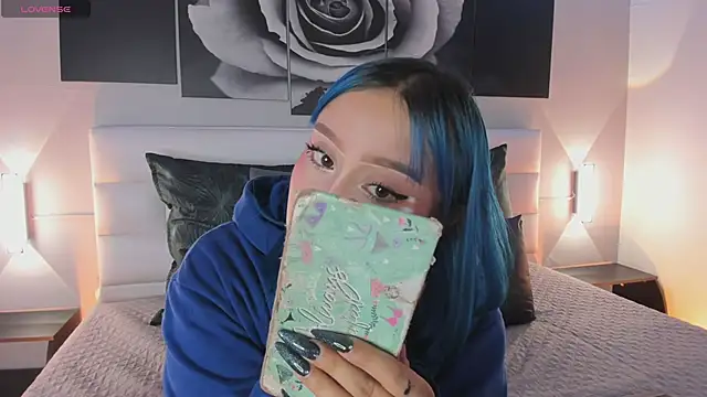 sofi bakerr online show from December 17, 11:47 am