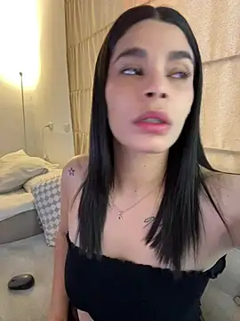 Leah Honey26 online show from July 2, 10:05 pm