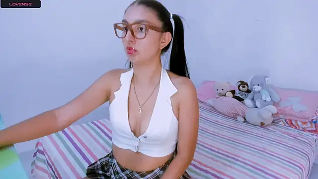 Alyson0001 online show from October 2, 7:41 pm