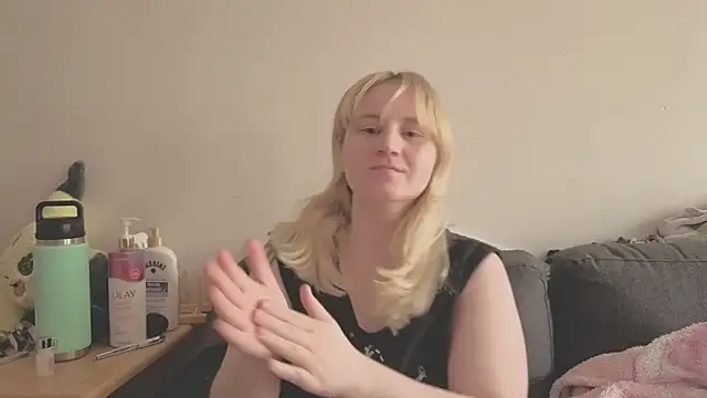 Glitch Witch online show from July 16, 1:59 pm