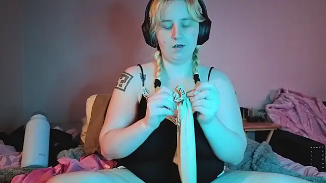 Glitch Witch online show from July 25, 5:03 am
