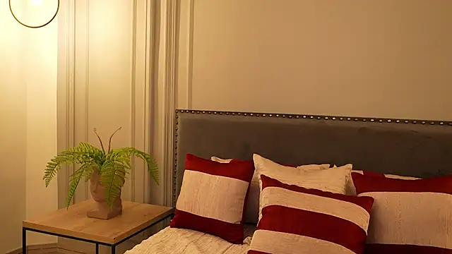 IrisBaker online show from October 21, 9:30 pm