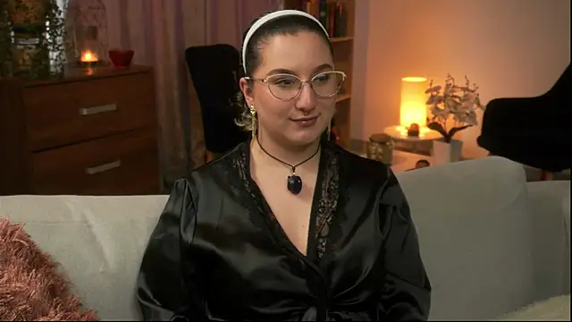 Ximenna Cruz online show from April 21, 7:21 pm