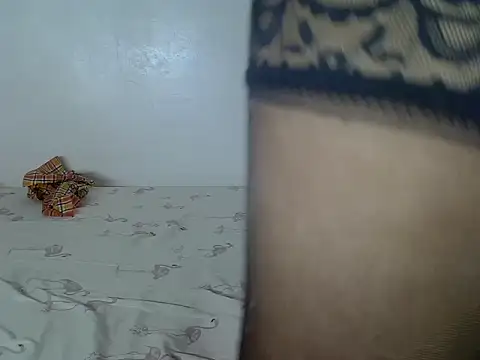 laetitia  online show from February 25, 6:01 am