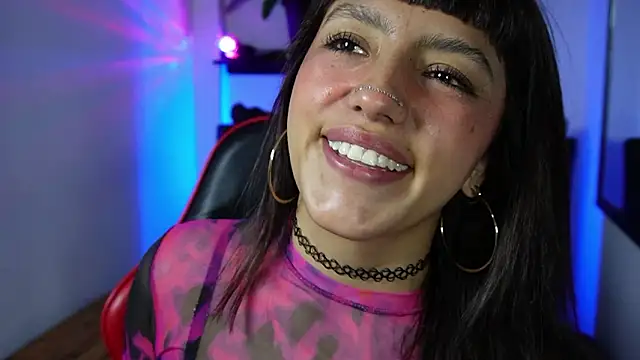 cute hollywood online show from March 23, 8:04 pm