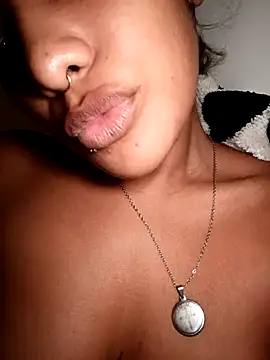 VictoireFeller online show from October 1, 5:45 am