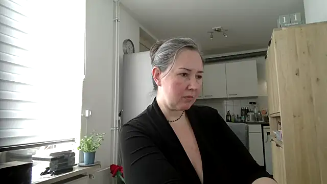 MilfGina online show from September 12, 8:23 am