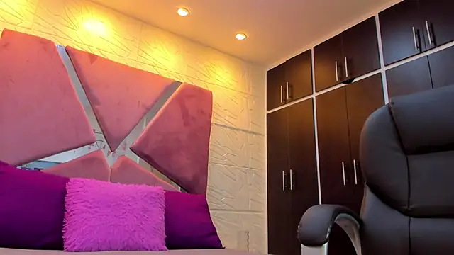 Charlotte Ice1 online show from September 20, 5:44 pm