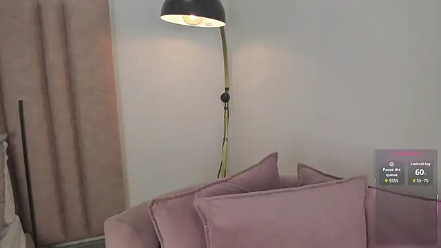 im alejandra  online show from November 7, 9:20 pm