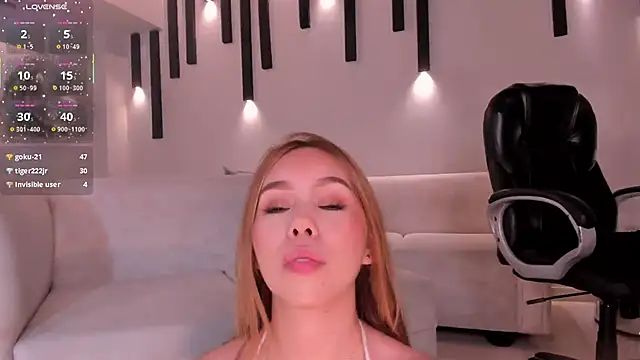 CarolineGraceX online show from October 17, 11:35 am