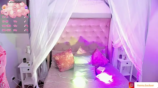 Hanna  Becker  online show from February 23, 3:18 am