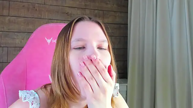 LiliLinn online show from June 2, 4:35 am