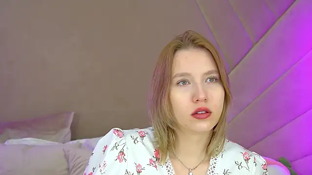 LiliLinn online show from September 26, 4:32 am